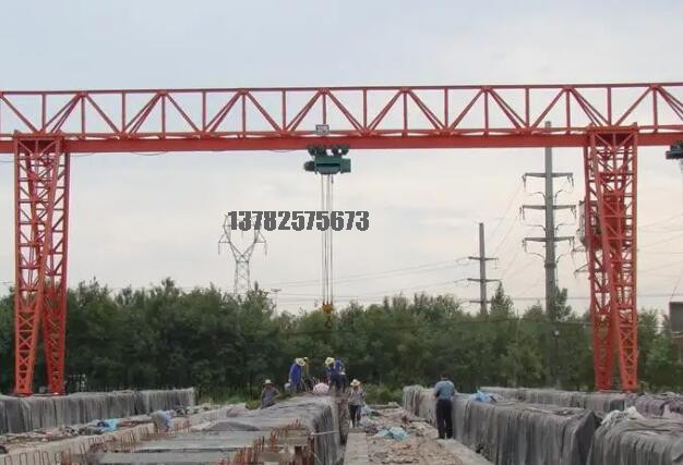 公司六鳌重新安装港口1200T门式起重机提高取得成功
