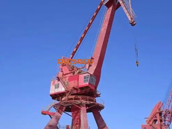 门座式起重机的操作员需具备哪些技能？ 如何培训新操作员？